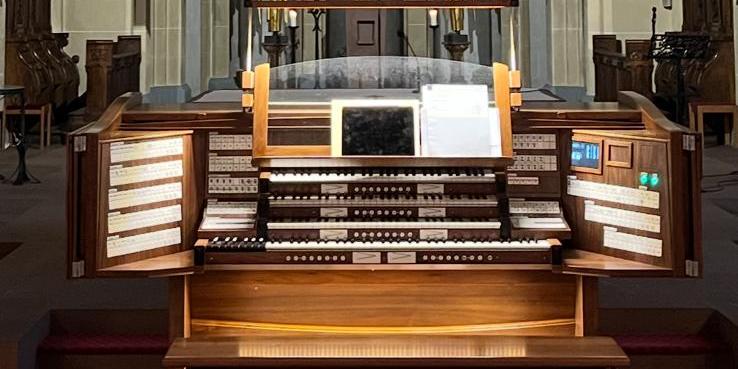 Zentraler Spieltisch