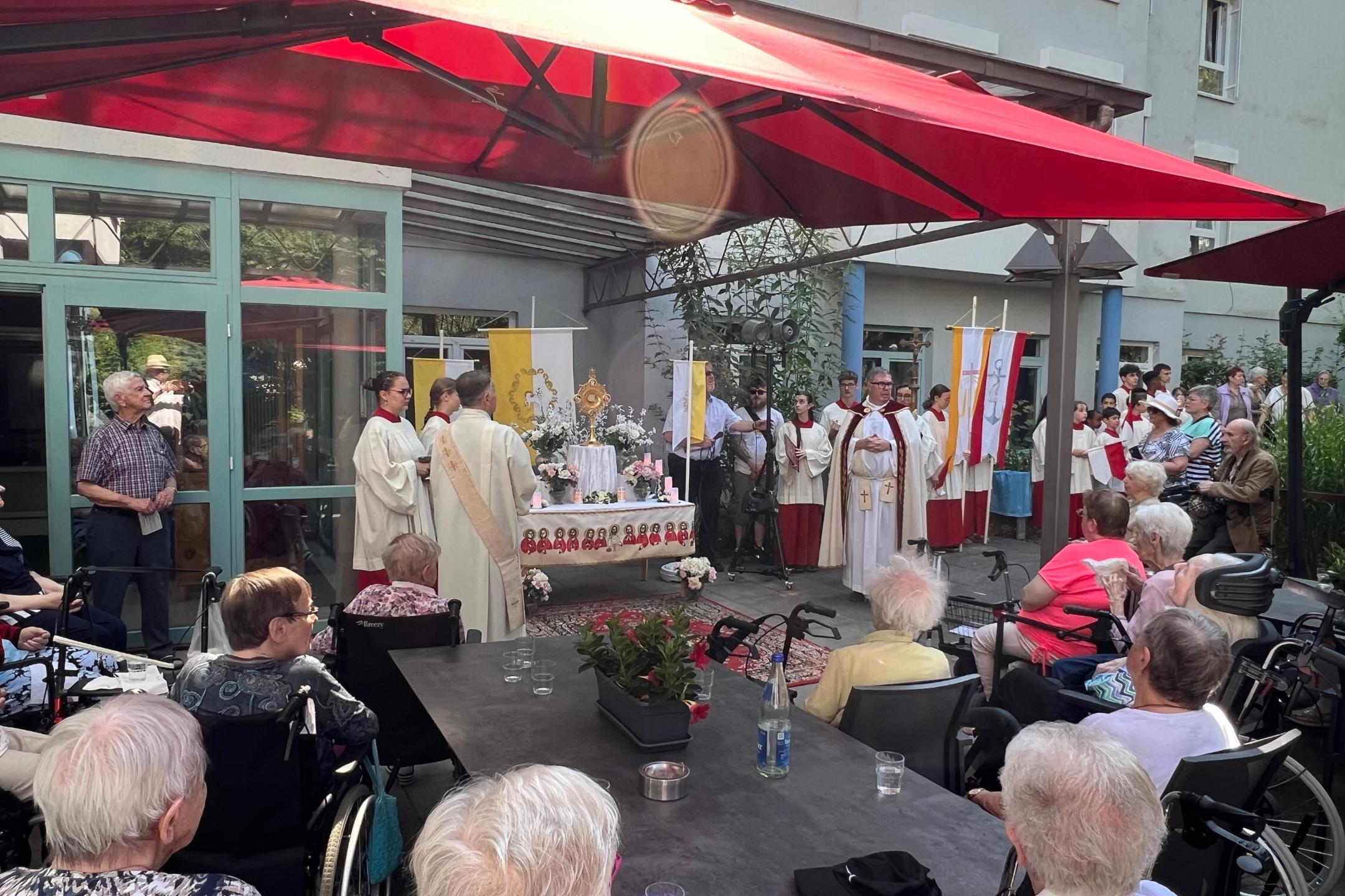Fronleichnams Altar am Caroline Fliedner Haus