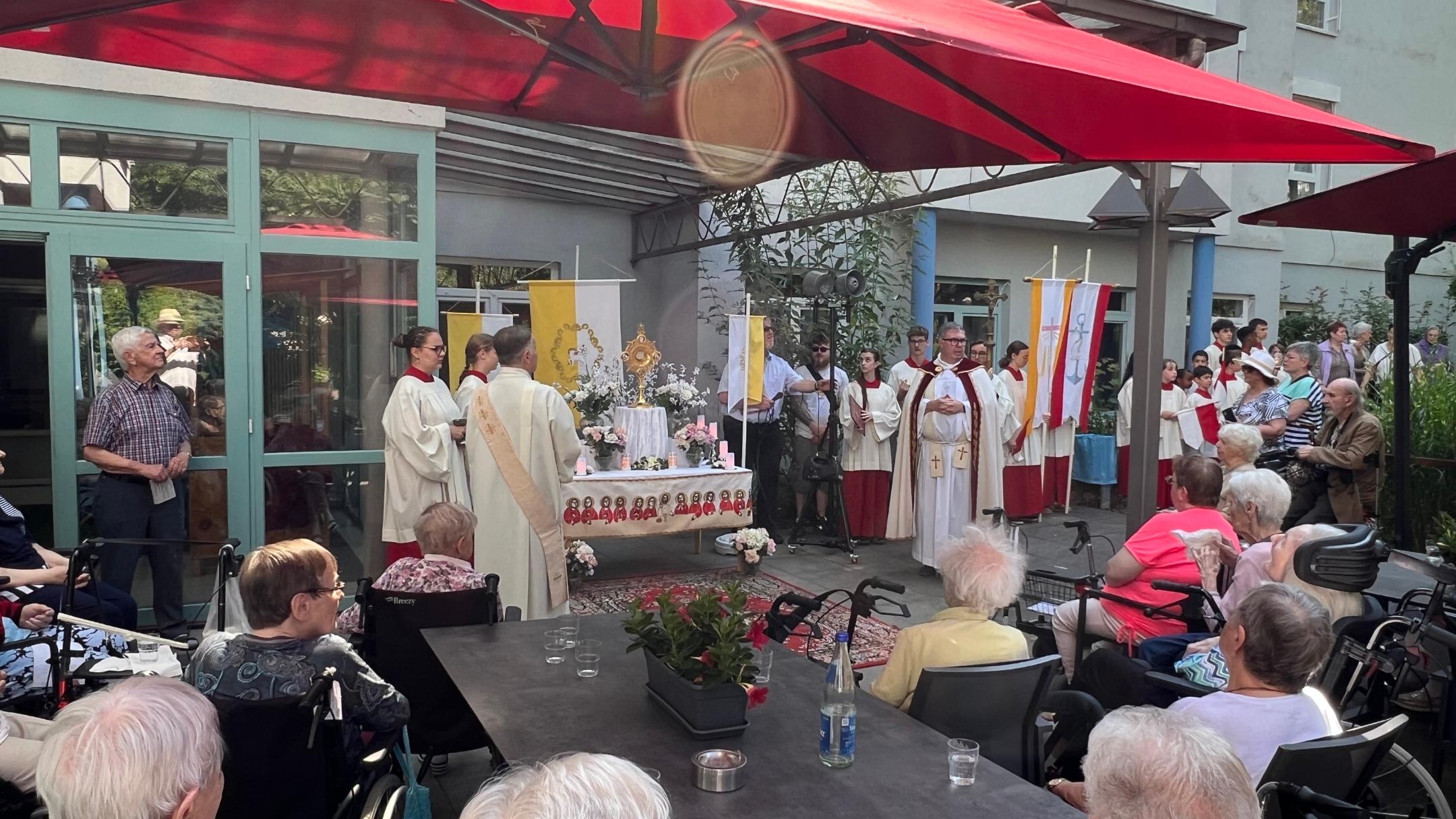 Fronleichnams Altar am Caroline Fliedner Haus