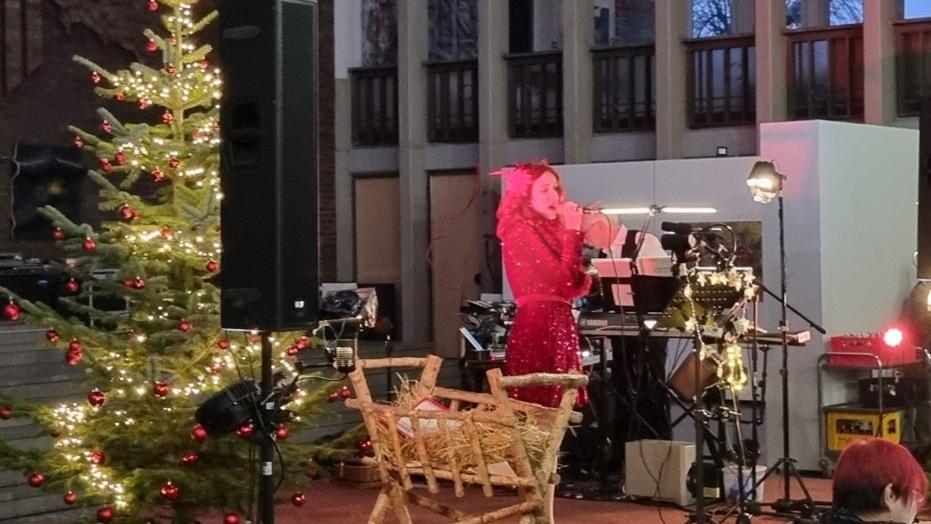 Tannenbaum mit Krippe