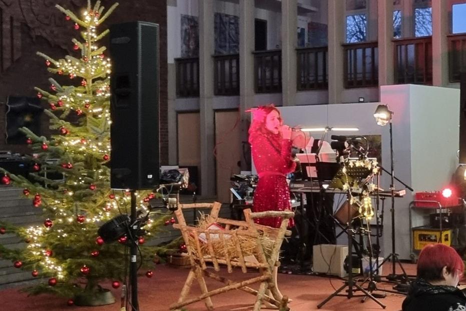 Tannenbaum mit Krippe